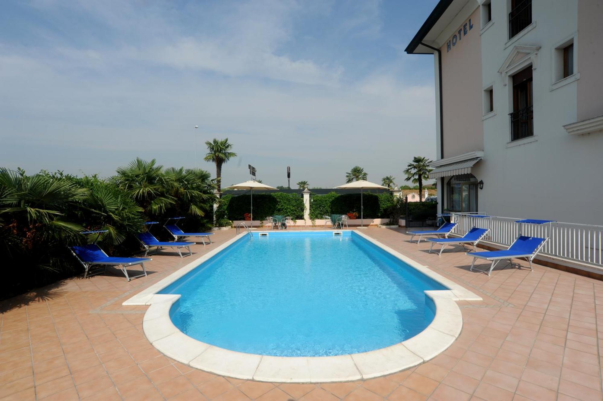 Hotel Master Albignasego Exterior photo